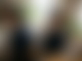 肩こりや巻き肩に悩んでいる女性