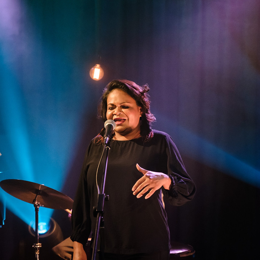 VIVA la DIVA: Ursula Yovich