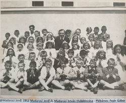 Madarasi Jenő_Elsőáldozási csoportkép_1952_(Ft. Fejér Gábor plébános)