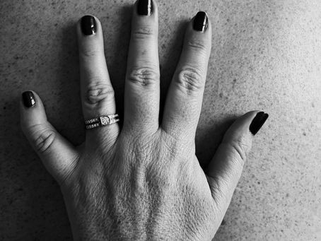 “Il est dans l'amour de certaines caresses que l'amour nous apprend.” - Claude Adrien Helvétius