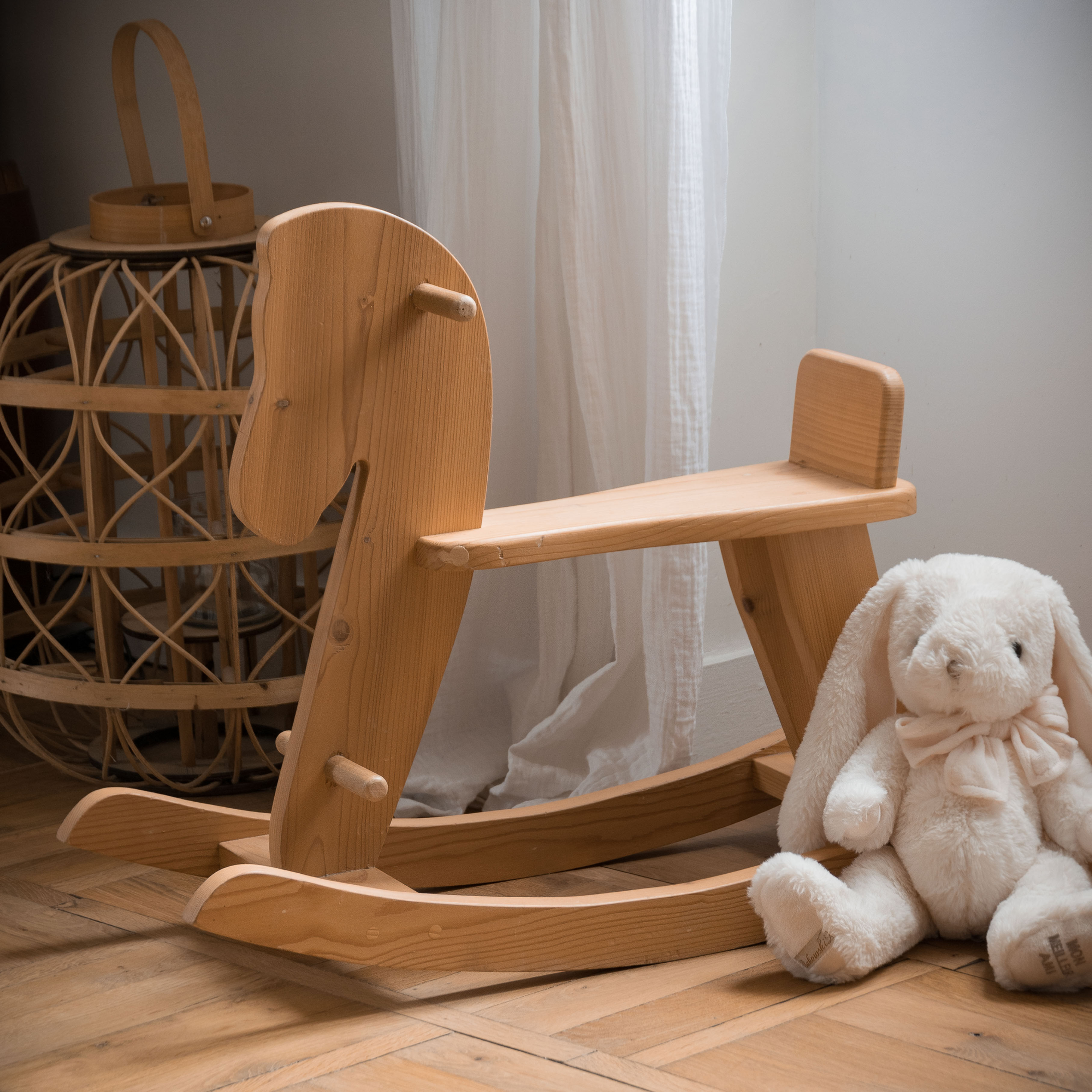 Cheval à bascule en bois massif style vintage pour chambre enfant - gris groseille brocante en ligne