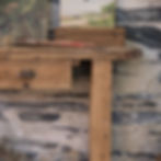 Ancien petit établi en bois patiné, format étroit, esprit atelier vintage et décoration brocante