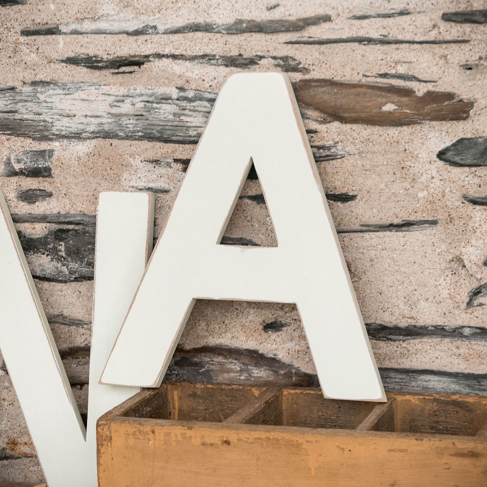 Miniature : Grandes lettres décoratives blanches à poser sur un meuble ou à accrocher au mur.