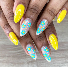Summer nails with flower art