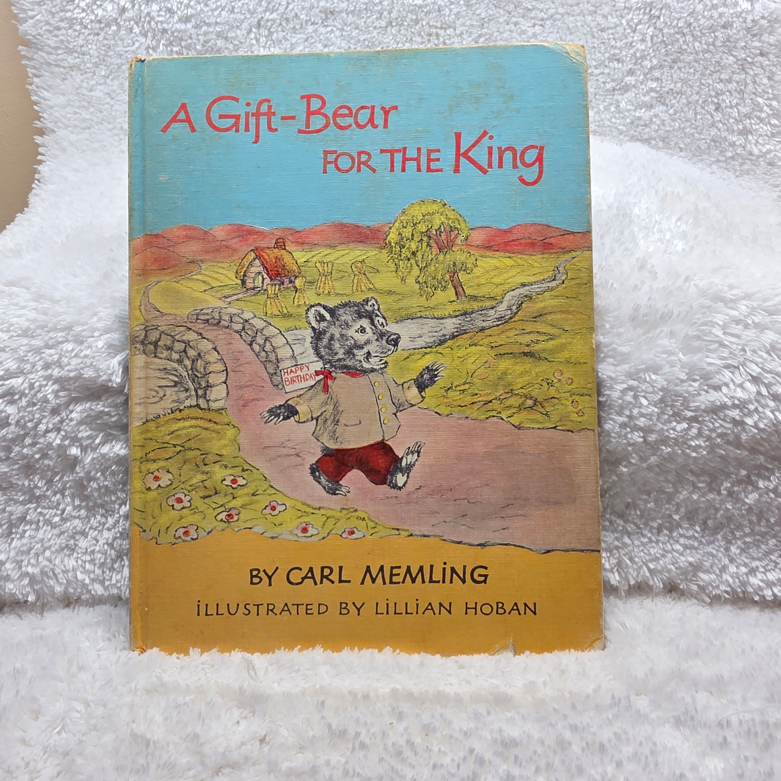 Book-1966-A Gift-Bear for the King-Hardcover