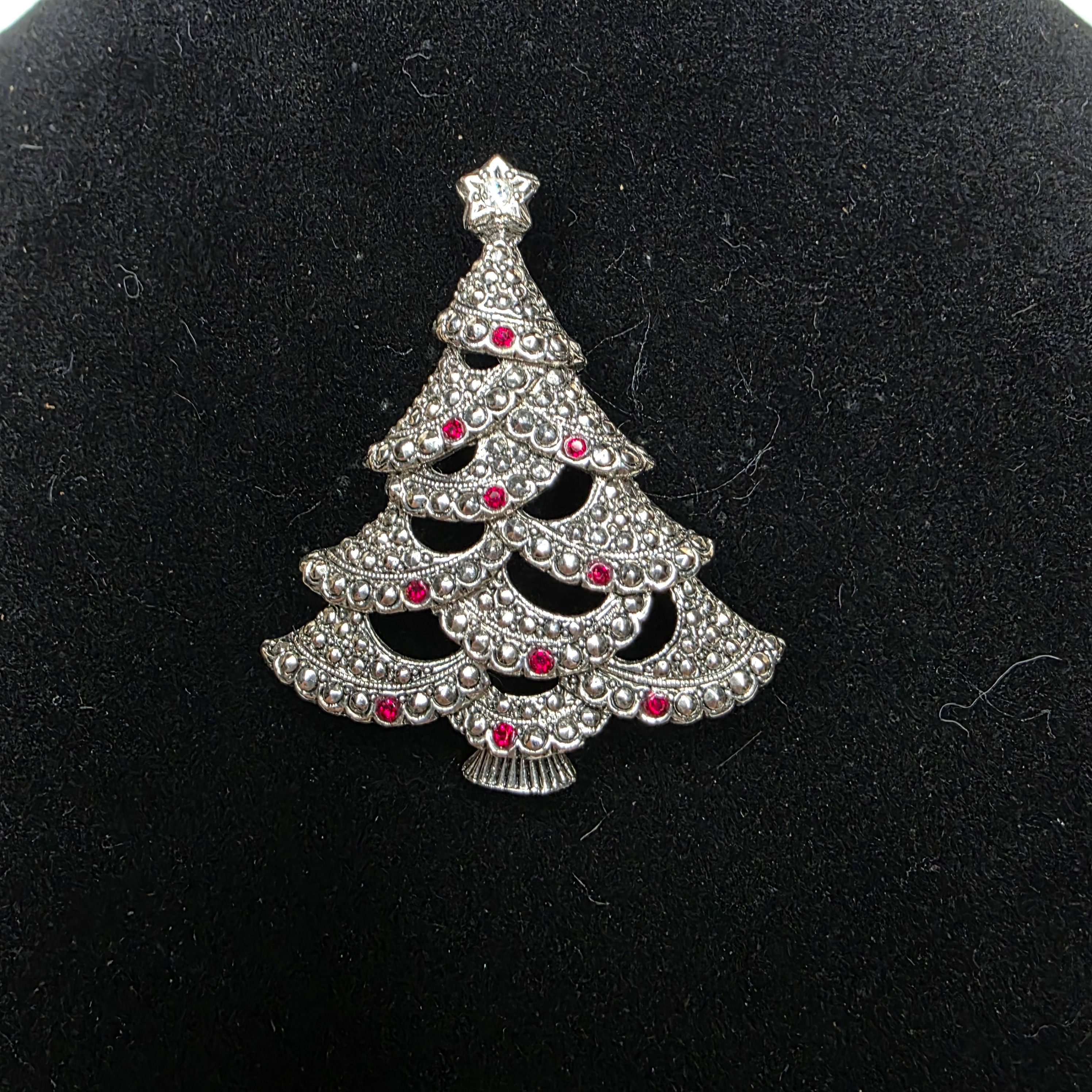 Avon Silvertone Christmas Tree Brooch/Pin/Pendant
