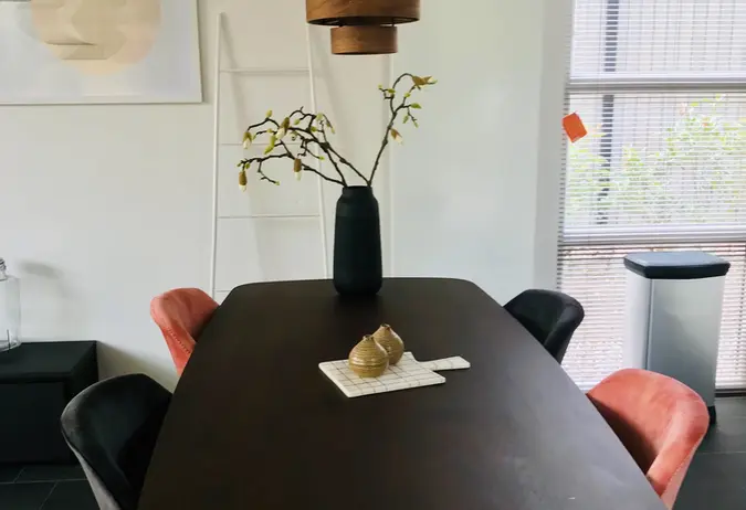Lampe über dem Esstisch
