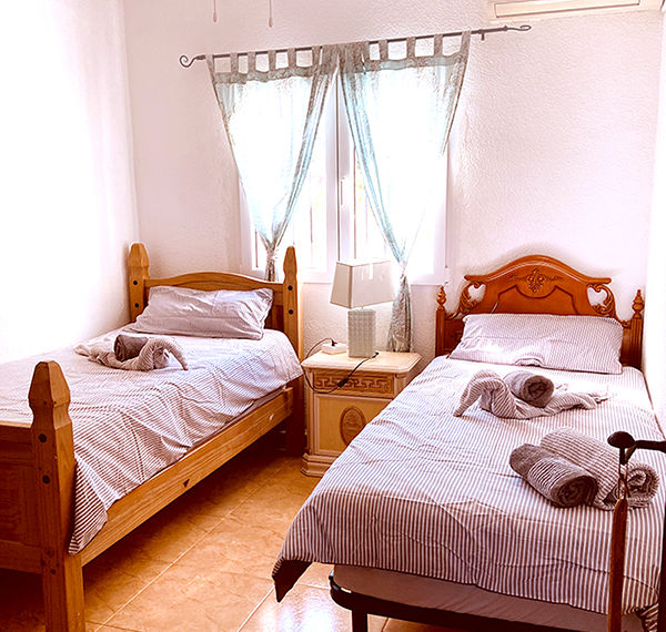 Schlafzimmer mit 2 Einzelbetten