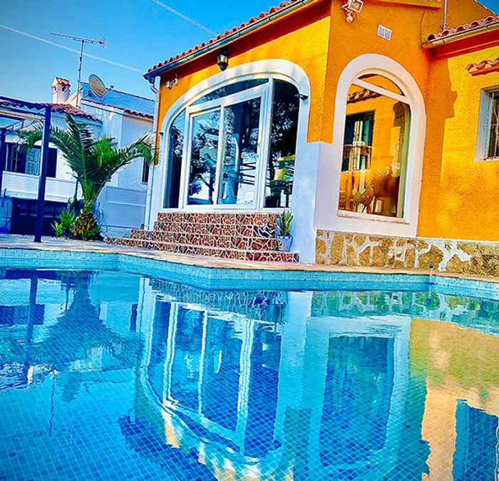 Privater Pool der Villa Rio Mar