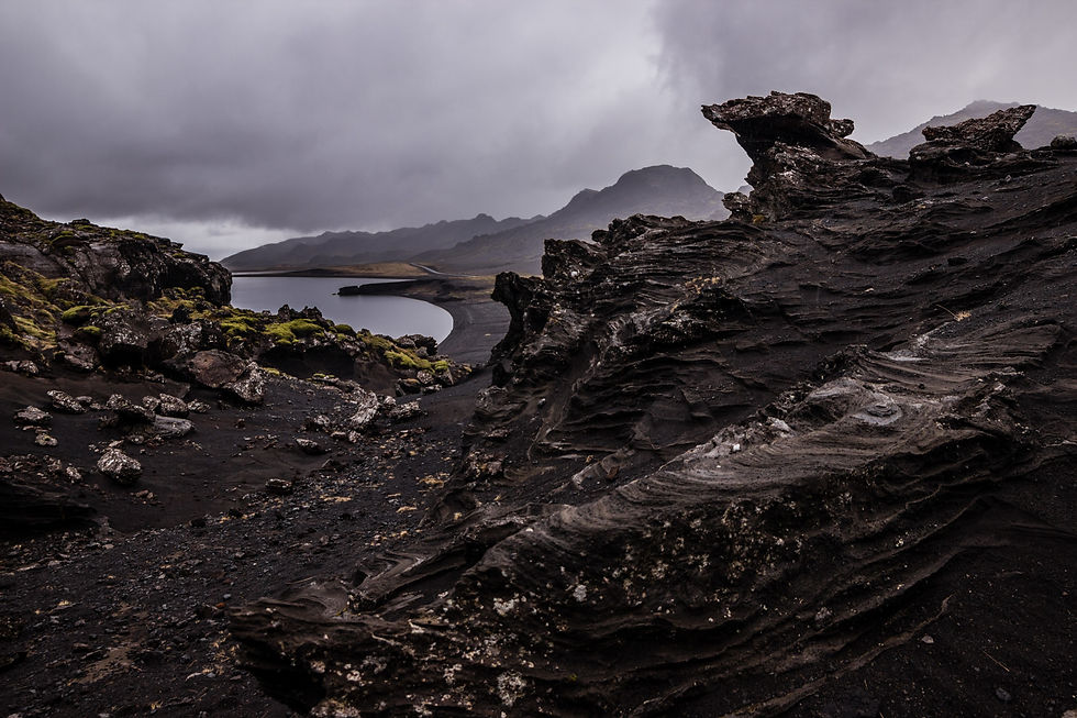 Ma favourite lake and cliff combo in Reykjanes peninsula - Kleifarvatn