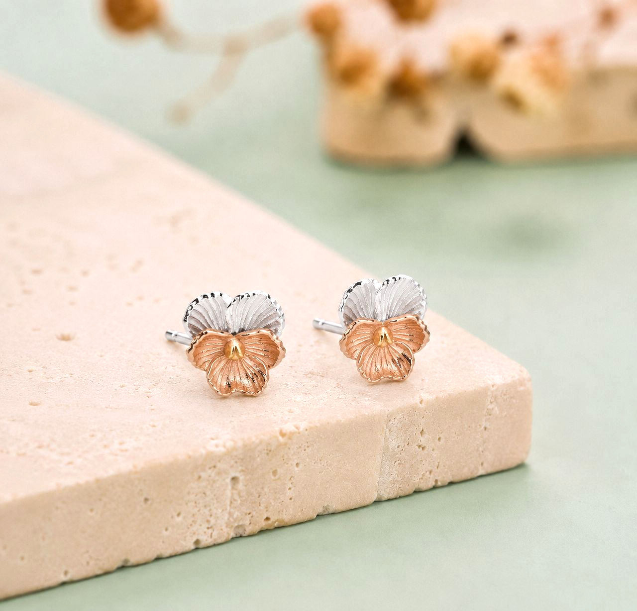 Sterling Silver Febuary Birthflower stud