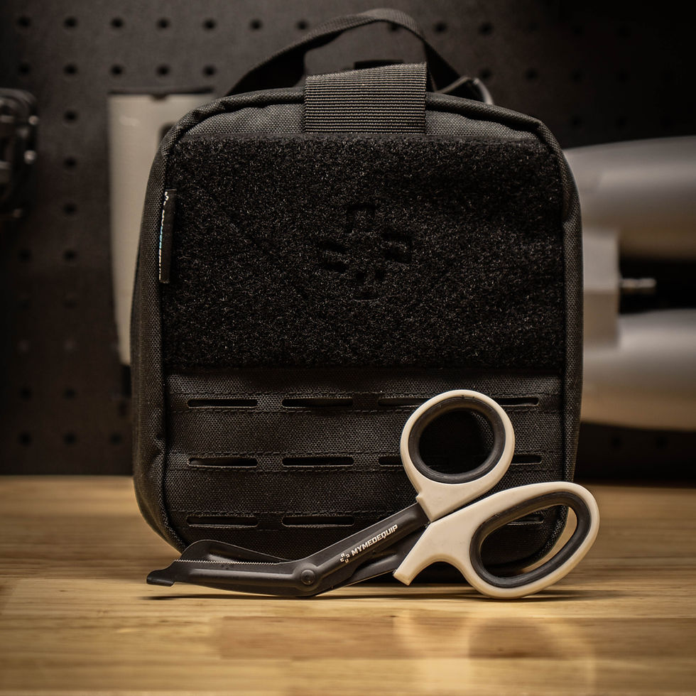 white trauma sheers on bench with pouch