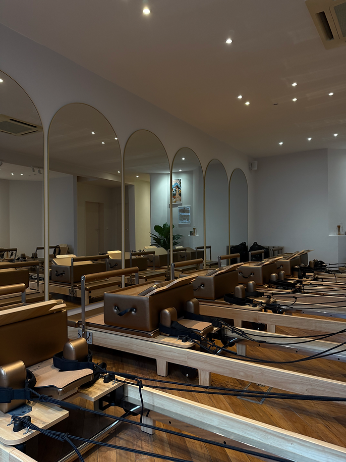 ALUNA Veranstaltungsspecials bieten besondere Pilates- und Yoga-Kurse, Workshops und Events für alle Altersgruppen, zur Förderung von Kraft, Balance und Wohlbefinden.