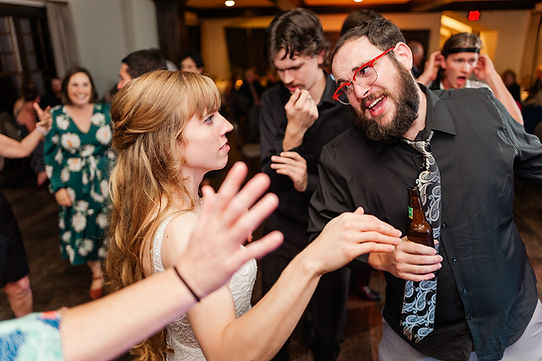 guests dancing at wedding in Milwaukee wi