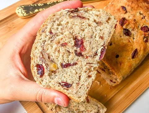 Pão de nozes e cranberries vegano