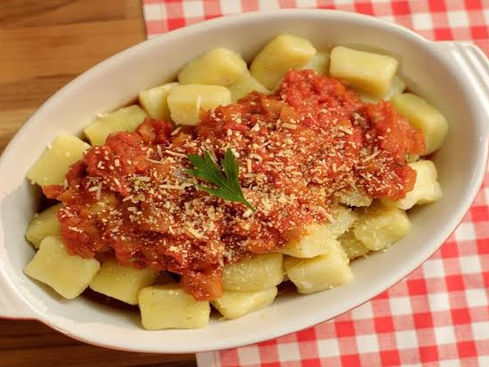 Nhoque de batata com molho de tomate