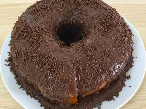 Bolo de chocolate com brigadeiro