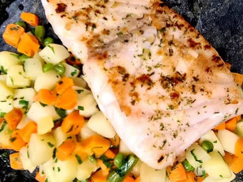 Pescada amarela grelhada com legumes