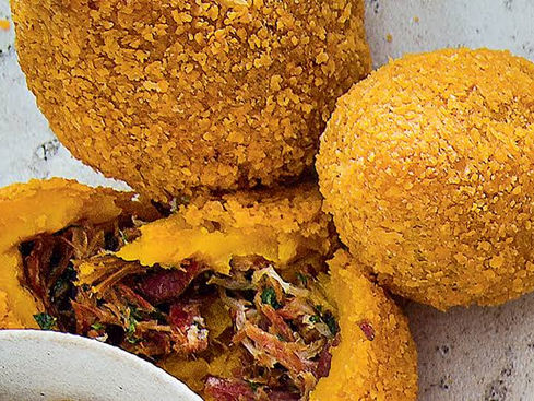 Coxinha de abóbora com carne seca