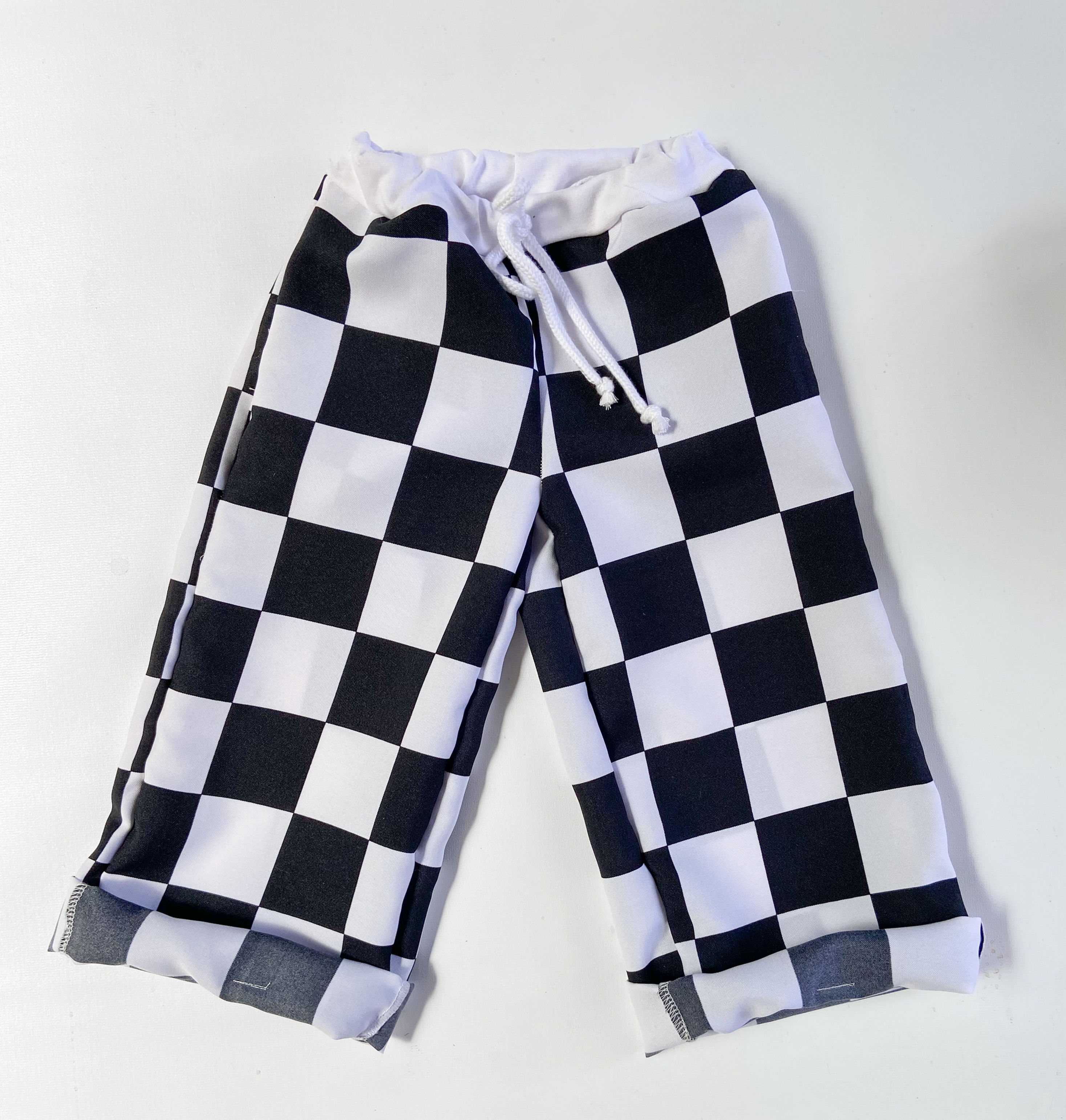 Wide leg pants with checkered pattern