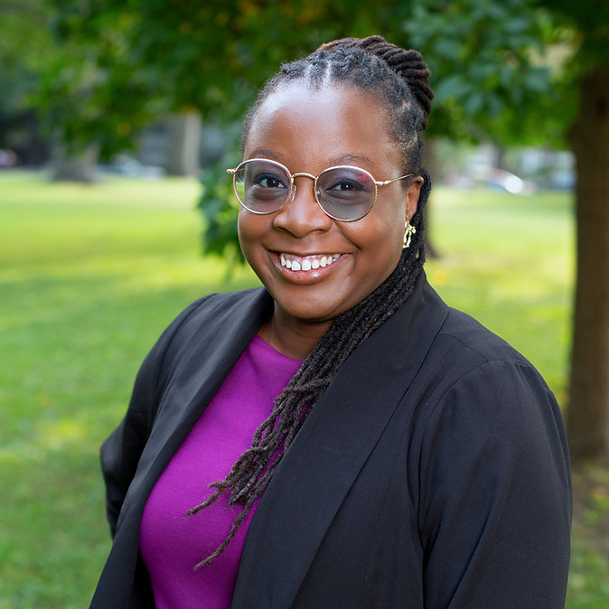 Shontae Headshot 1.jpg