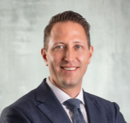 aktuell_2026_UBS-Mitarbeiterportrait_weiss_Zuerich_web_14-removebg-preview_edited_edited_e