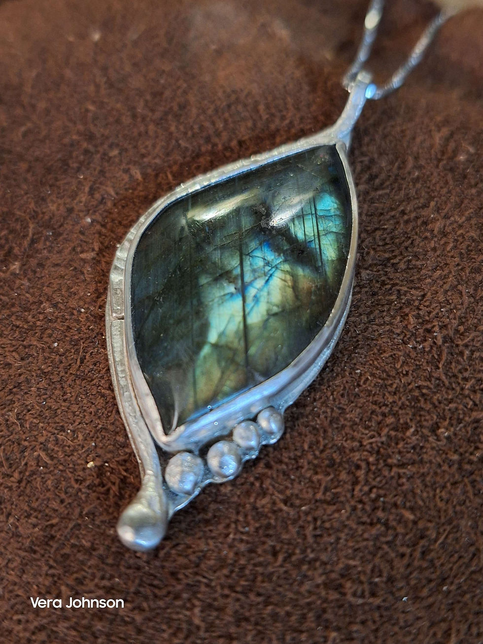 Thumbnail: Labradorite pendant 