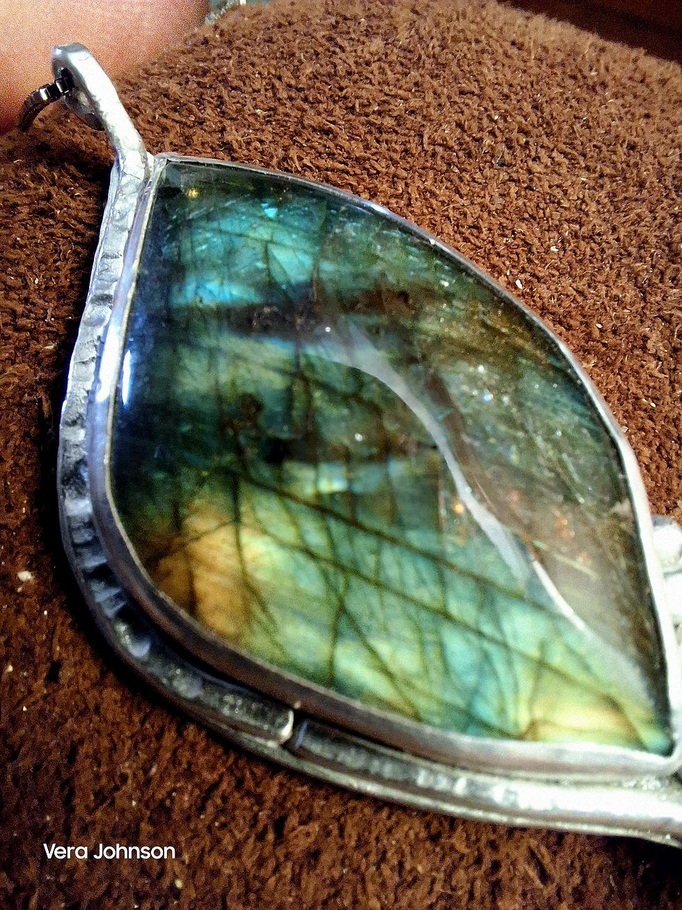 Thumbnail: Labradorite pendant 