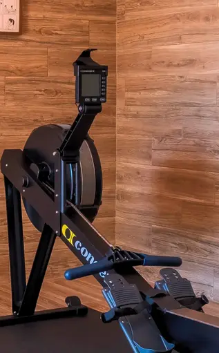 Blue Lake House’s Concept 2 top-quality rowing machine, PM5, Castelo de Bode Lake, Ferreira do Zêzere.