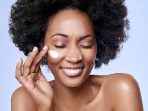 CUIDADOS ESSÊNCIAIS COM A PELE NEGRA NO INVERNO