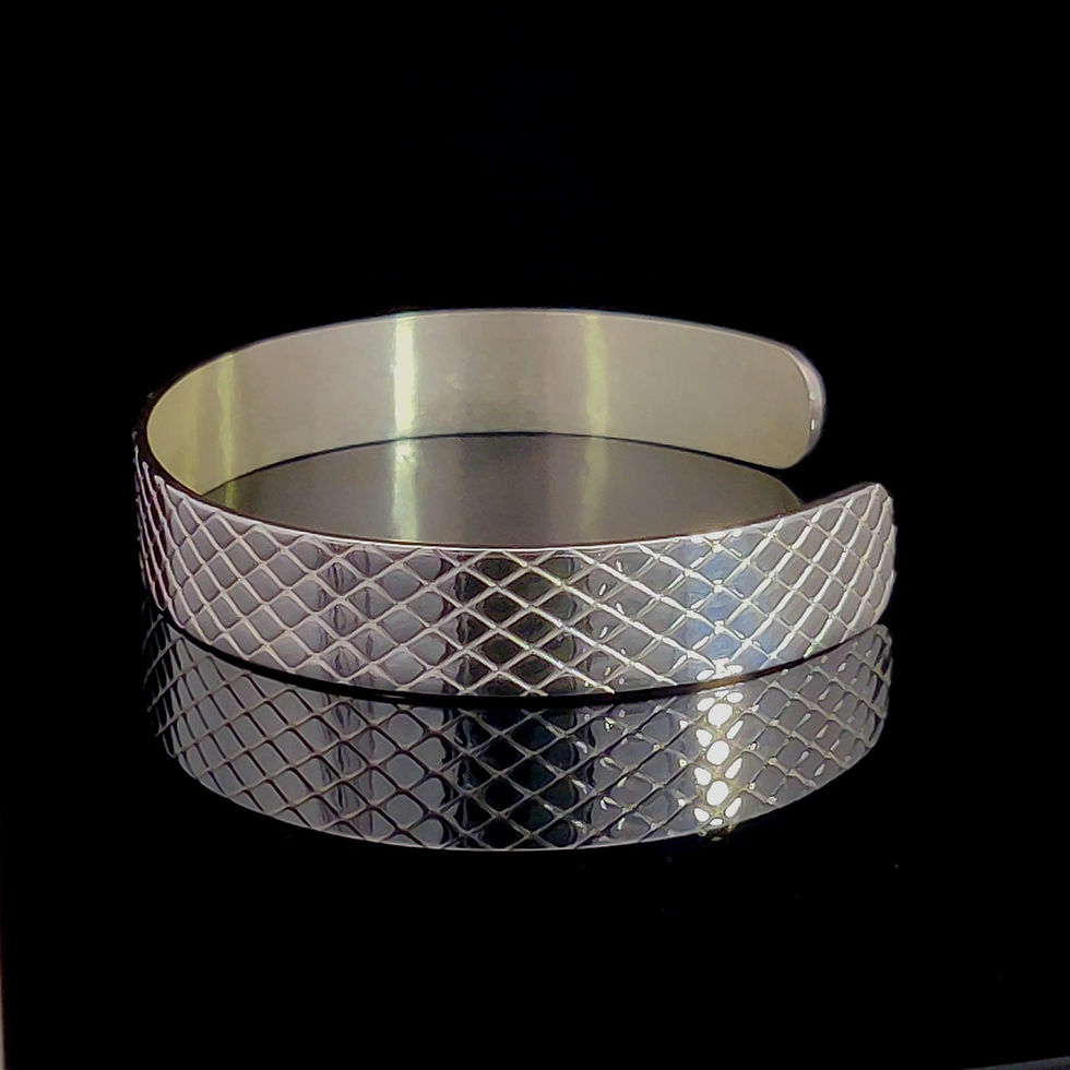 Thumbnail: Mesh pattern silver cuff bangle