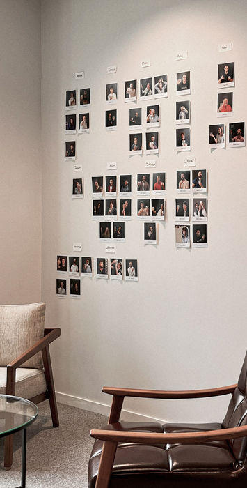 Ce projet de 250 m² pour Auum, une start-up innovante, a été conçu pour refléter l'énergie créative et l'esprit dynamique de l'entreprise. L'espace combine des zones de travail ouvertes et des ateliers de fabrication, favorisant la collaboration tout en offrant des espaces de concentration. Le mobilier sur mesure et l'utilisation de matériaux industriels renforcent l'aspect moderne et fonctionnel de cet environnement. Chaque détail a été pensé pour soutenir la productivité tout en créant un lieu où innovation et confort se rencontrent.

Ce bureau est un véritable reflet de la vision d'Auum : un lieu agile et inspirant pour une équipe en constante évolution.