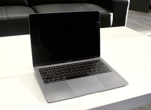スペースグレー 13インチ MacBook Air 13.3インチMacBook Air [整備済製品] 8コアCPUと8コアGPUを搭載