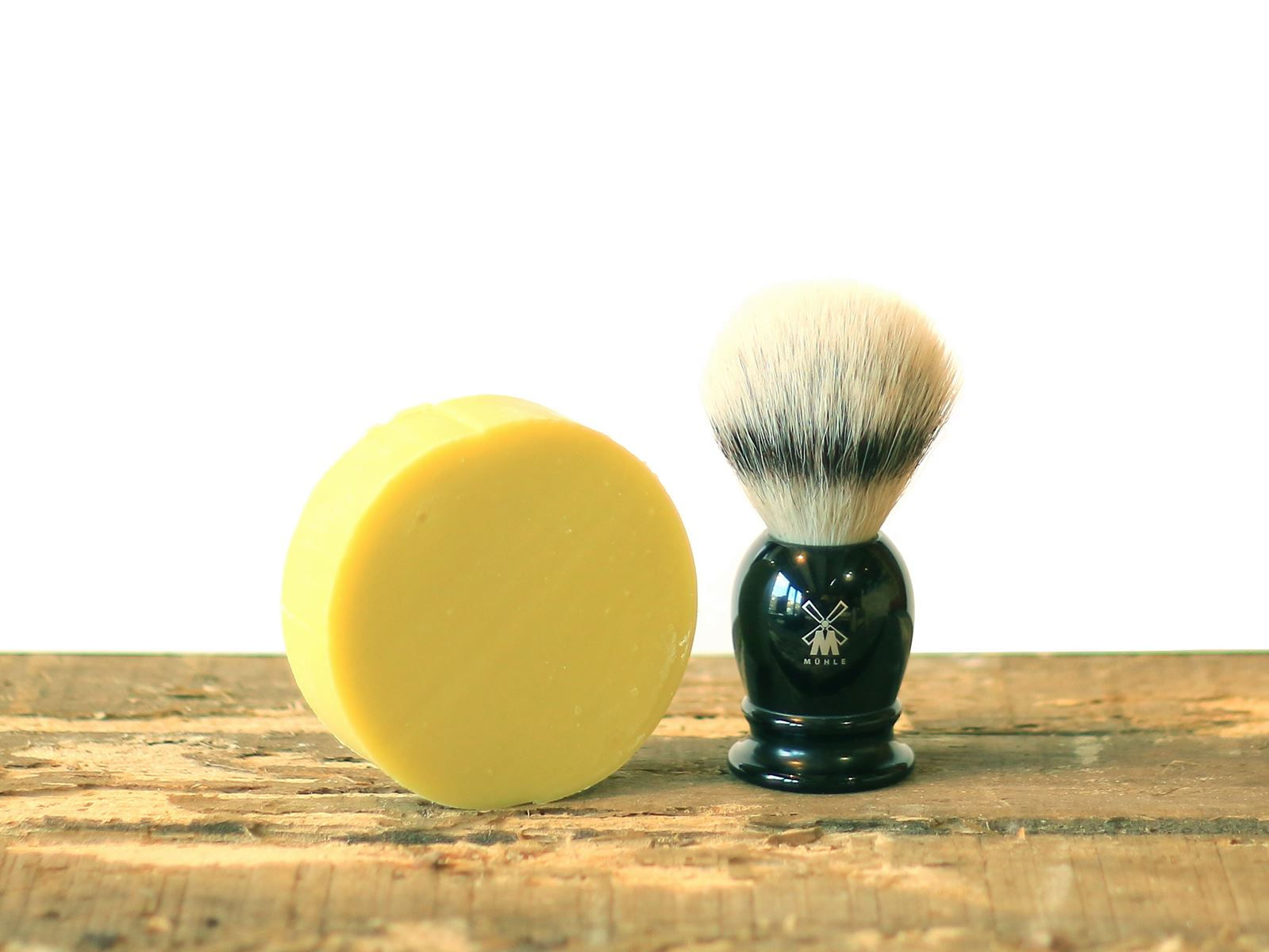 Blaireau de rasage en fibres synthétiques