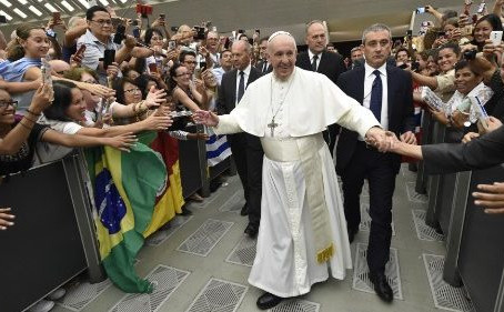 Audiência: não fazer turismo espiritual na Igreja, mas viver como irmãos