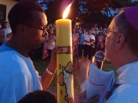 Bispo auxiliar celebra Vigília Pascal na matriz da São João Calábria