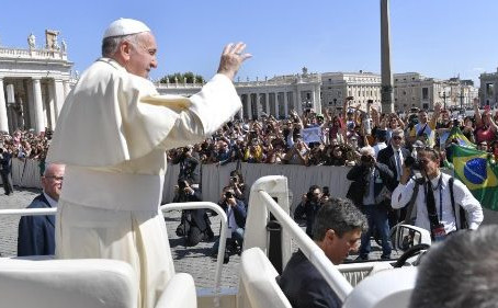 Na Audiência Geral, Papa recorda viagem apostólica: "Com Maria viajo seguro"