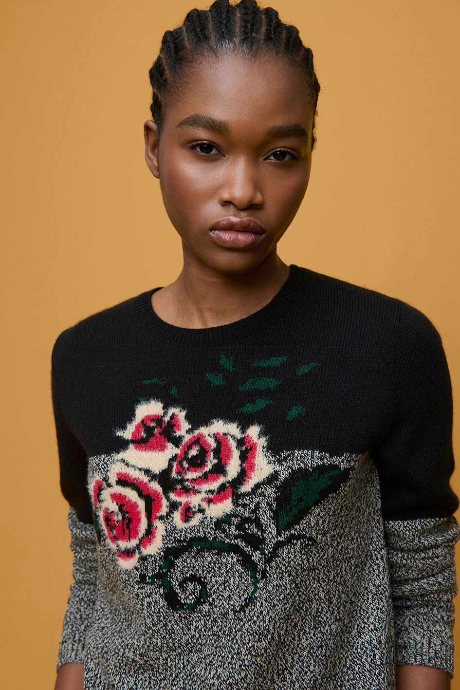 JERSEY CON DETALLE ROSAS