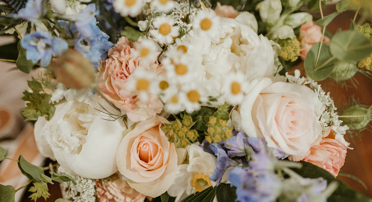 Brautstrauß in Creme und Rosé von Nordic Blooms Aurich