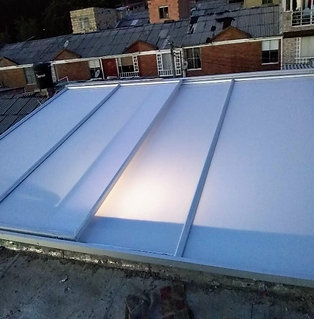 TECHO EN POLICARBONATO CORREDIZO CON PERFIL DE ALUMINIO REFERENCIA 1101