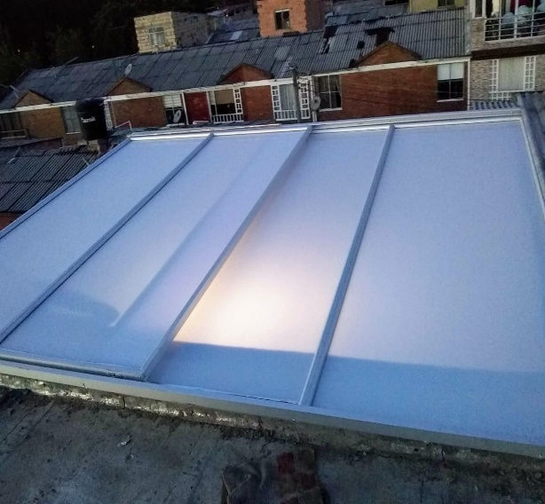 TECHO EN POLICARBONATO CORREDIZO CON PERFIL DE ALUMINIO REFERENCIA 1101
