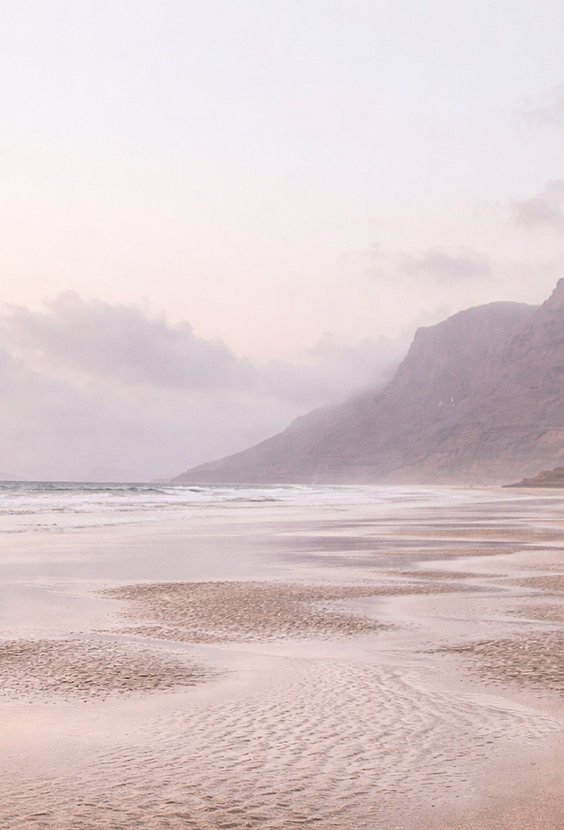 ים בשעת שקיעה בגוונים רכים, תחושת קרקע ורכות