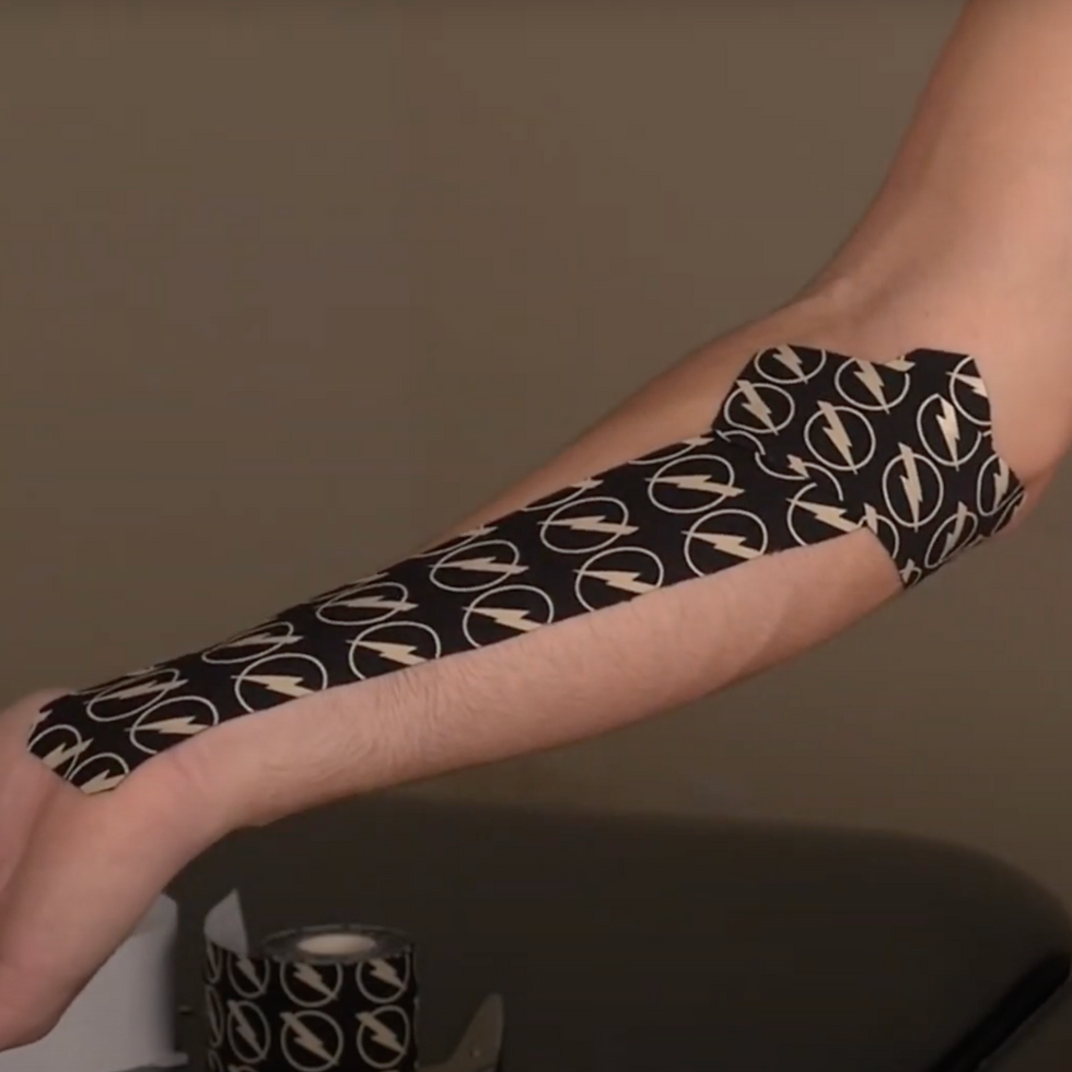 Välkommen till TruePower produkter.
TruePower - TruePower FIR kinesiologitejp absorberar kroppens värme och reflekterar den tillbaka in i kroppen som infraröd energi.
TruePower ger riktad smärtlindring