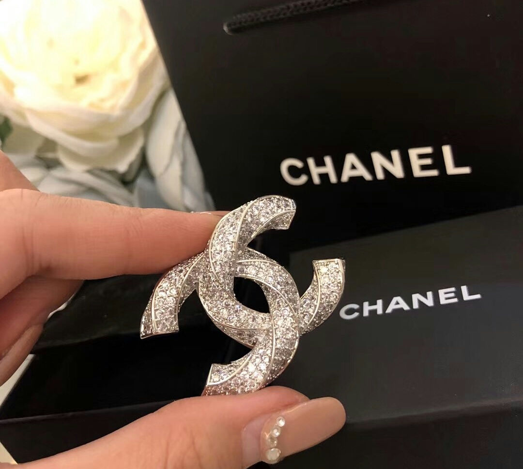 Sur commande broche chanel