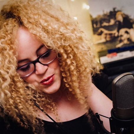 Singers with Unique Voices: Samantha Farrell (The Unique Voices Club #45)