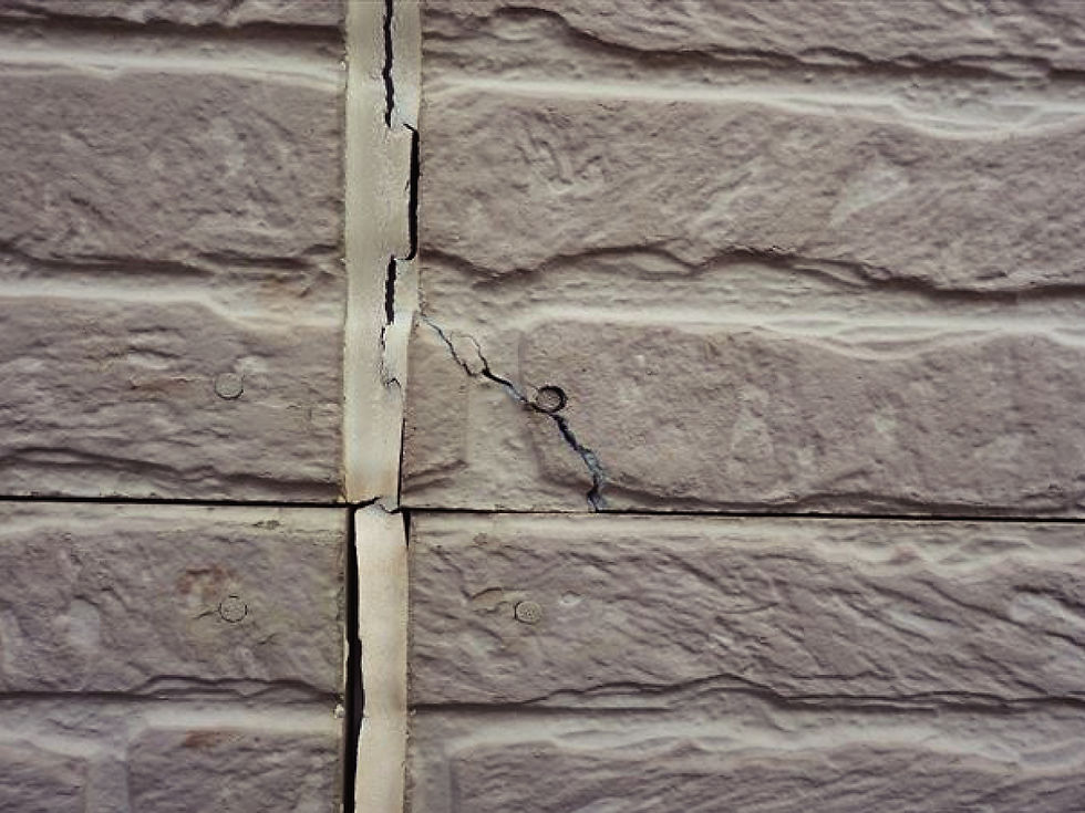 コーキングの目地切れ・サイディングの割れ