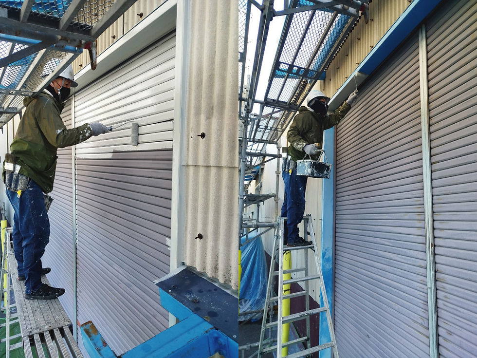 シャッター廻り塗装中の様子