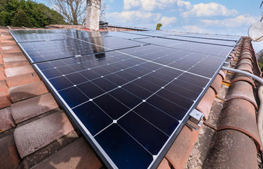 Vista frontale dell'impianto fotovoltaico installato presso Micheletti Rita