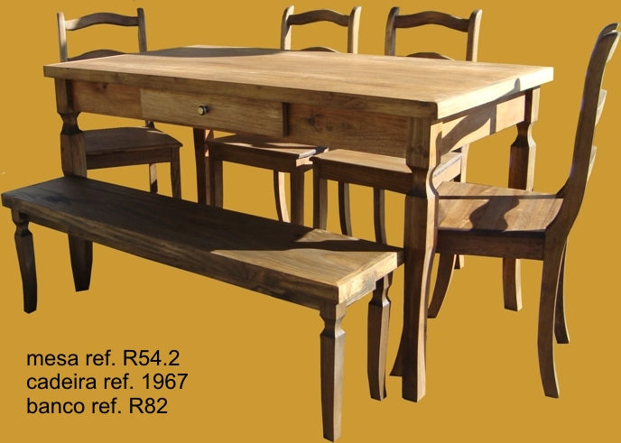Conjunto Mesa com cadeiras e banco