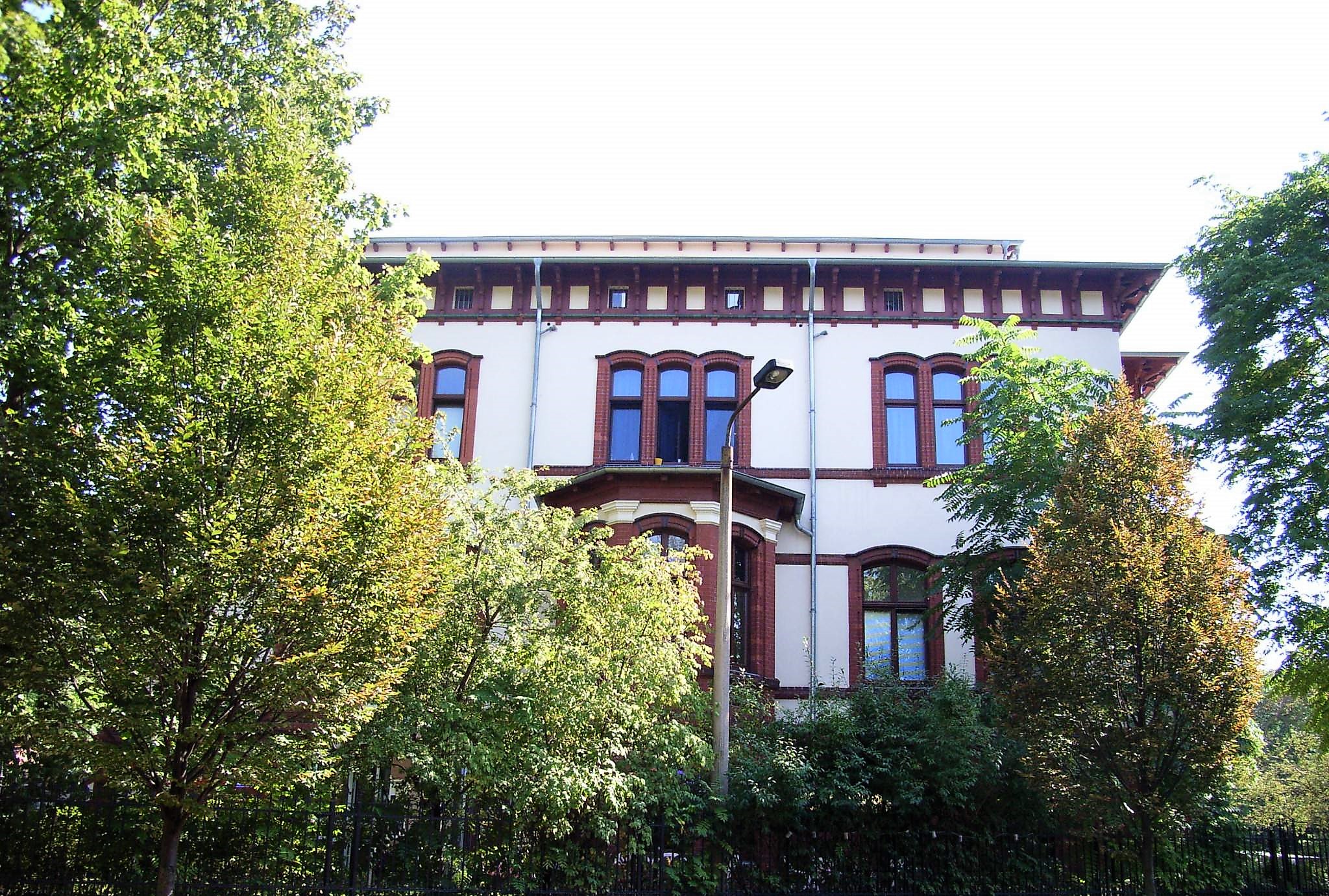 Porsestr. 9 Seitenansicht 01